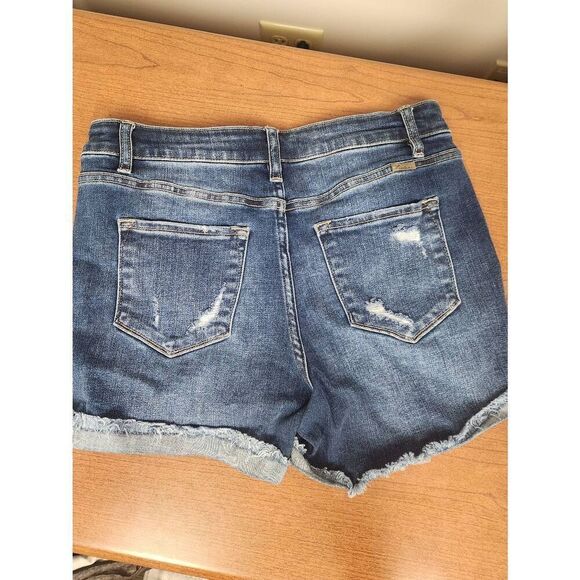 Kancan 29 high rise denim shorts. Measures approx 30 waist, 4 inseam and 11 rise - Picture 6 of 8